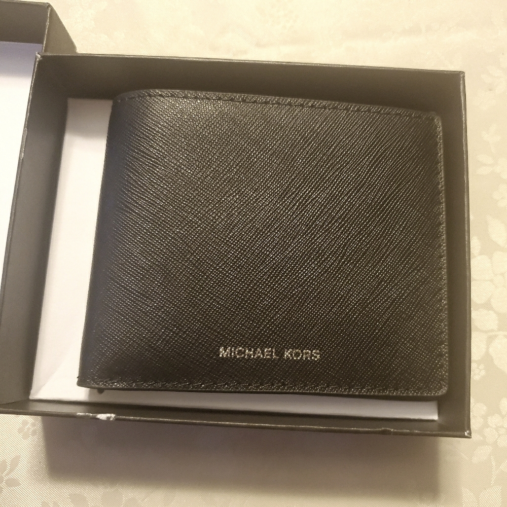 1 New Michael Kors Mens Wallet